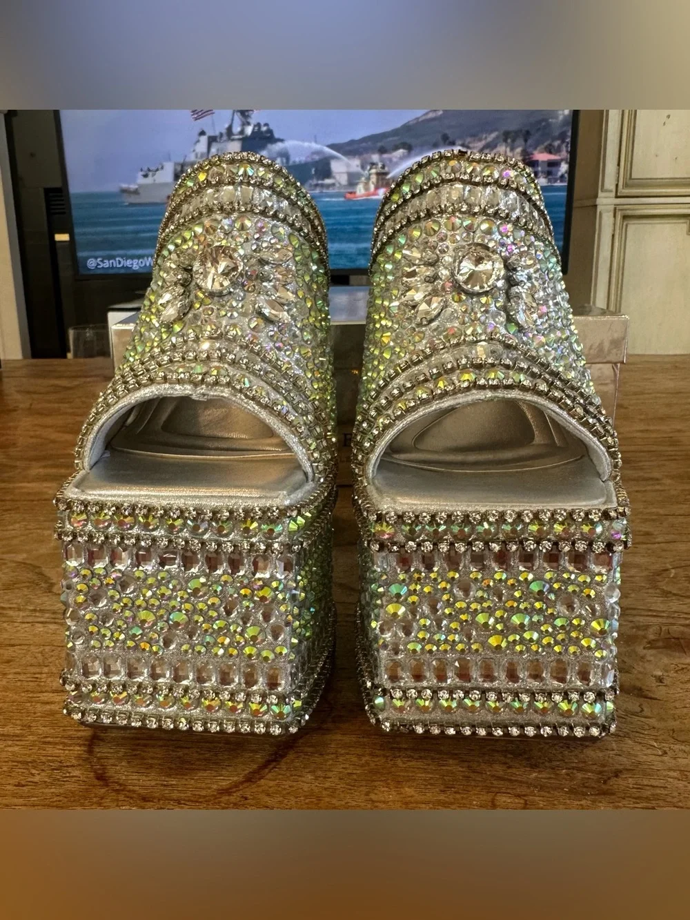 Azalea Wang Crystal-Embellished Silver Platform Sandals – Women's 8 NIB